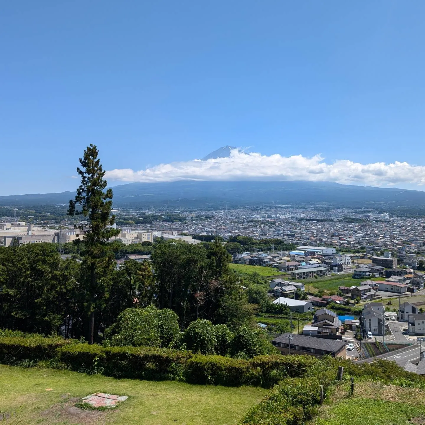 昨日のどしゃ降りから一転、最高の絶景キャンプ日和となってます...