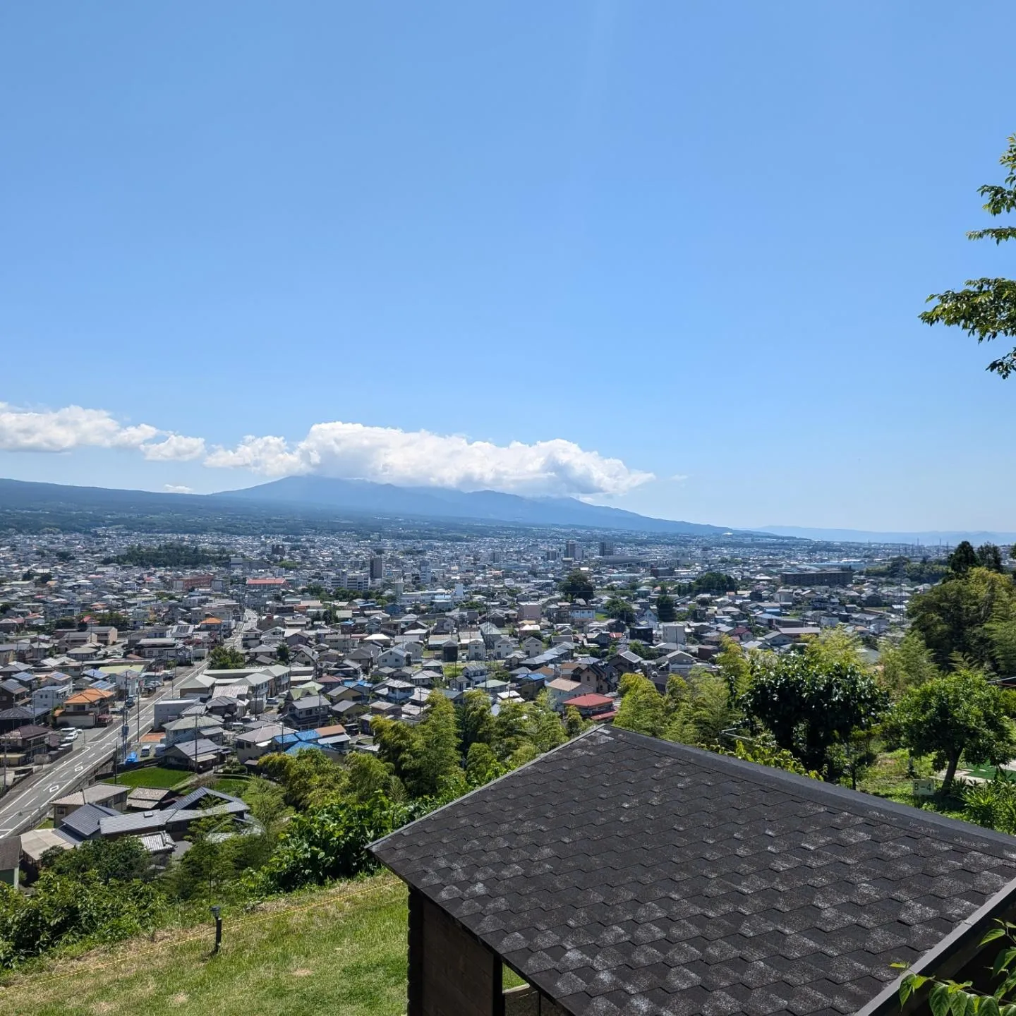 昨日のどしゃ降りから一転、最高の絶景キャンプ日和となってます...